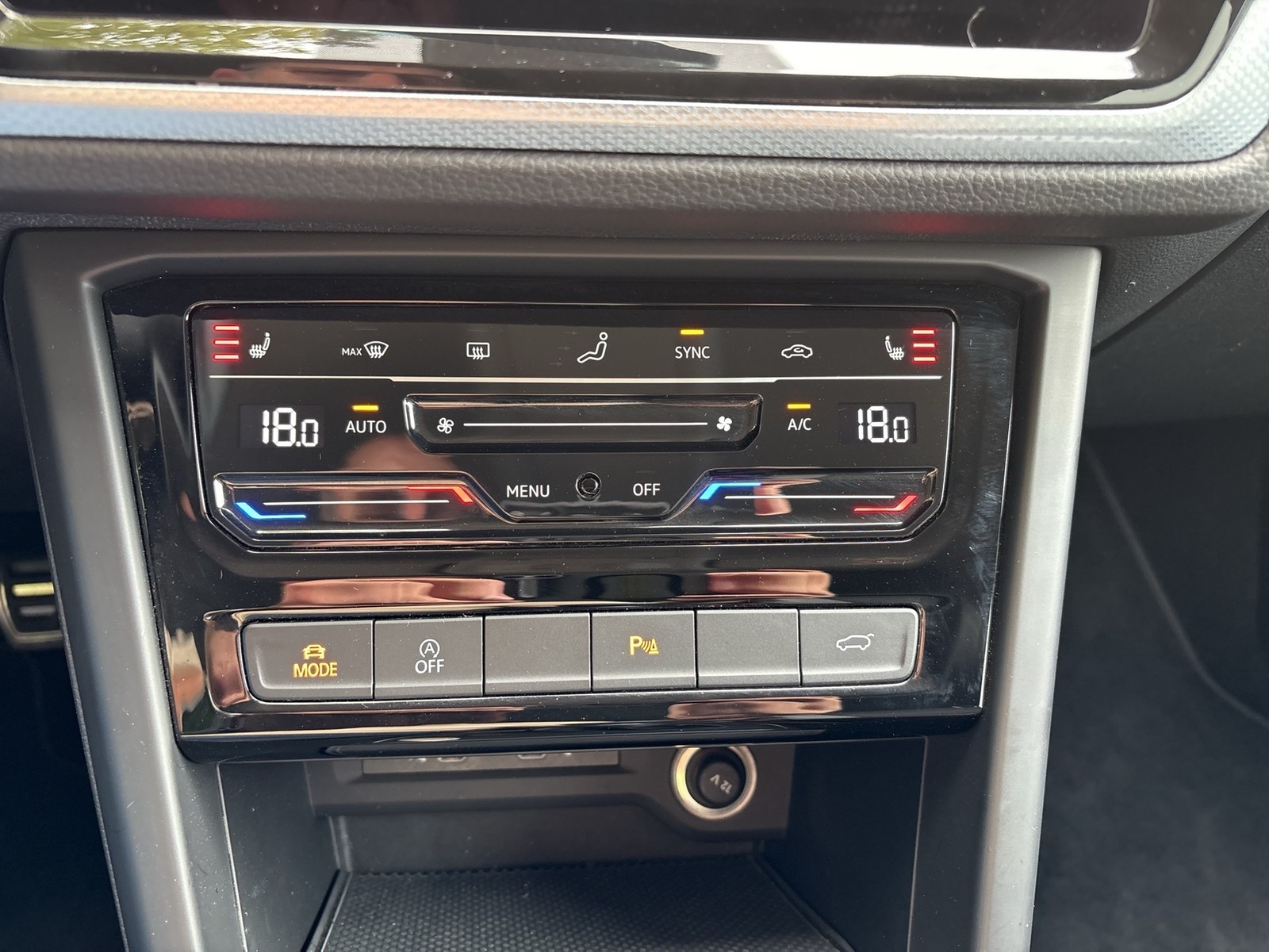 Volkswagen Touran 1.5 ENERGY 7SITZE CAM ACC E-KLAPPE NAVI
