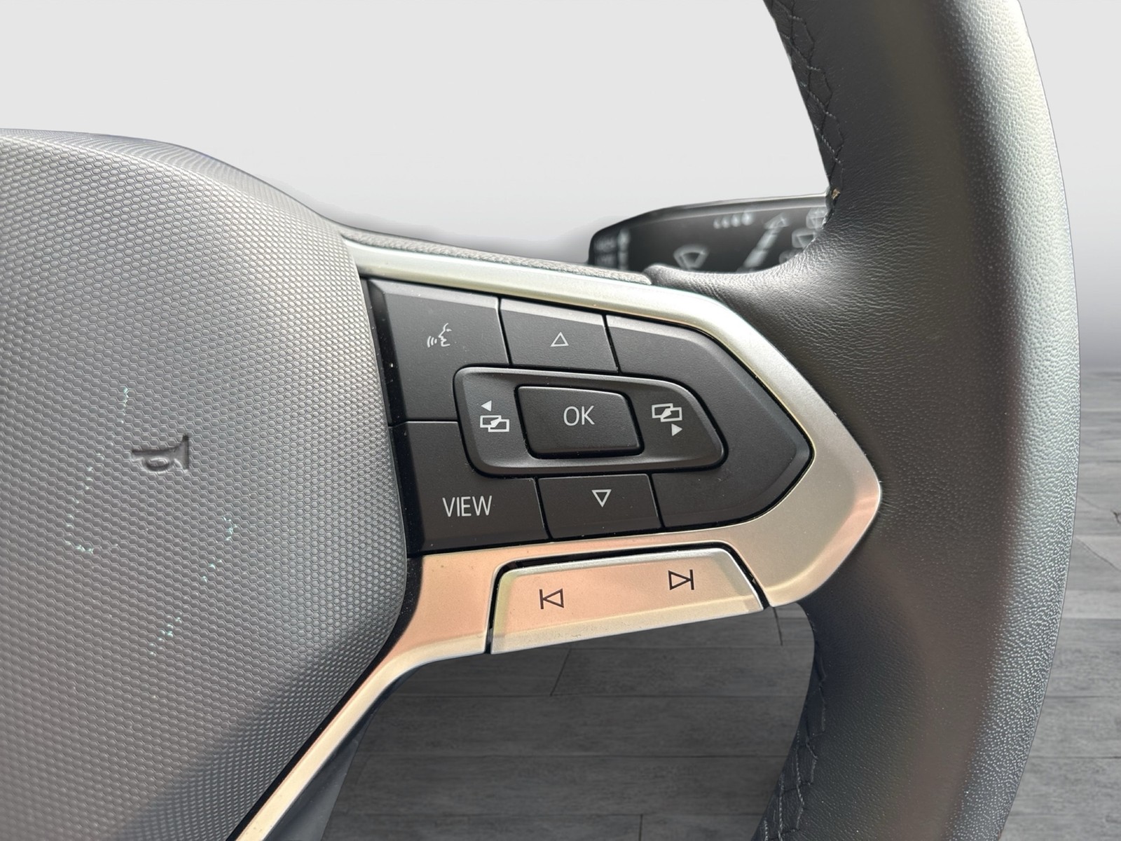 Volkswagen Touran 1.5 ENERGY 7SITZE CAM ACC E-KLAPPE NAVI