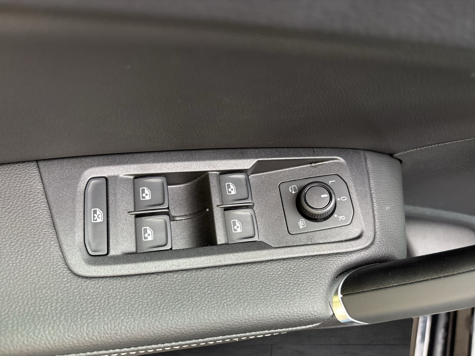 Volkswagen Touran 1.5 ENERGY 7SITZE CAM ACC E-KLAPPE NAVI