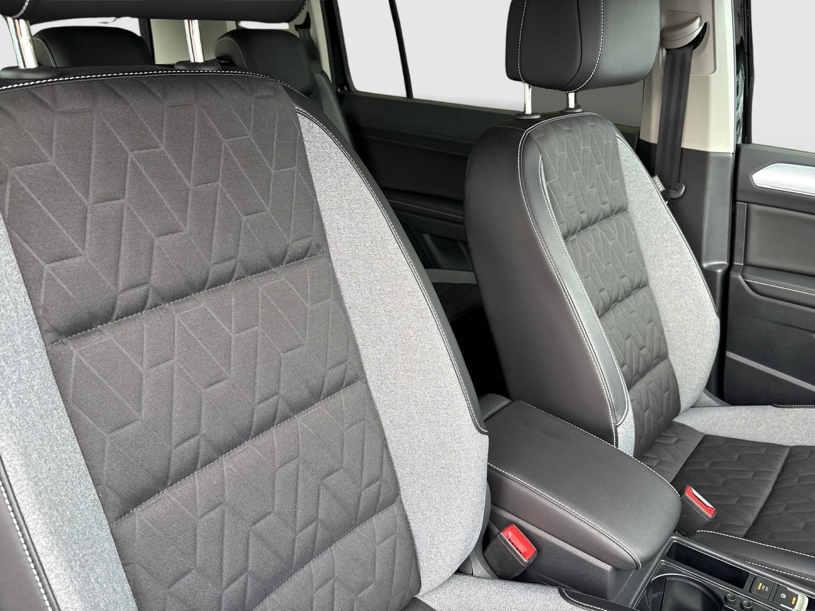 Volkswagen Touran 1.5 ENERGY 7SITZE CAM ACC E-KLAPPE NAVI