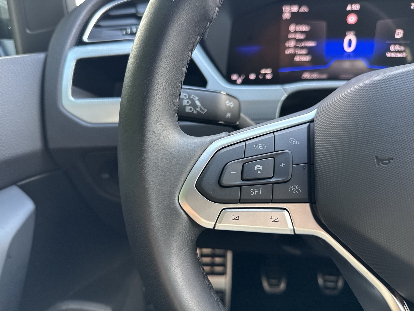 Volkswagen Touran 1.5 ENERGY 7SITZE CAM ACC E-KLAPPE NAVI