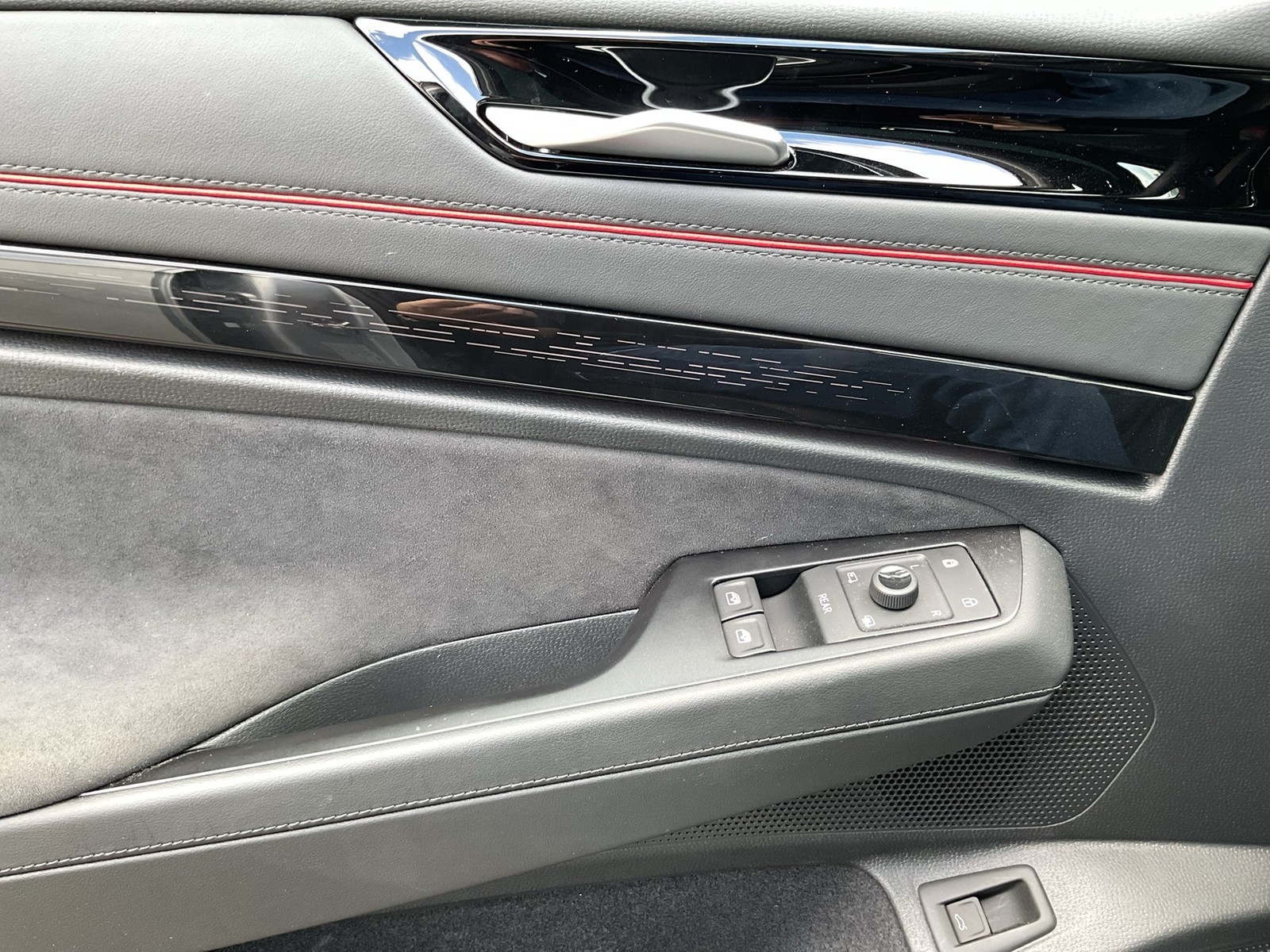 Volkswagen ID.7 Tourer GTX 4X4 WÄRMEPUMPE PANO AHK 360°CAM