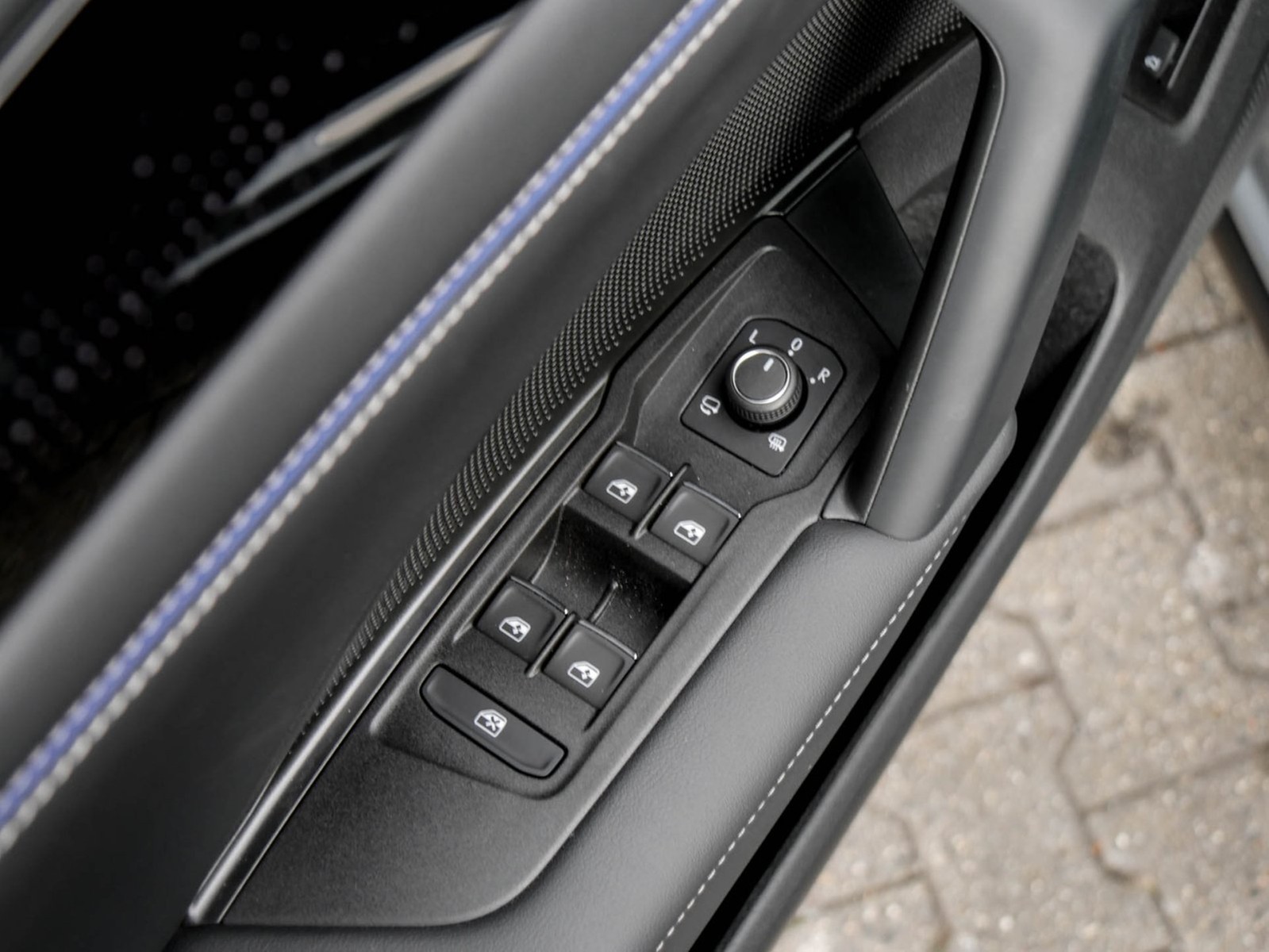 Volkswagen Tiguan 2.0 R-LINE 4X4 NEUESMODELL AHK 360CAM 20Z