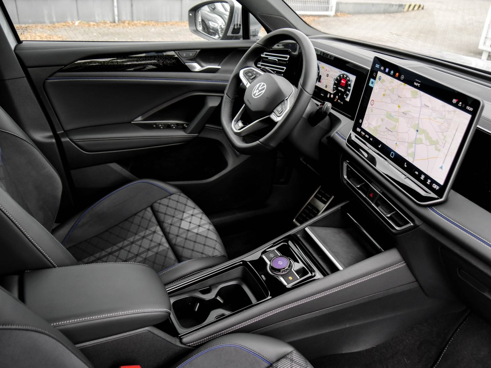 Volkswagen Tiguan 2.0 R-LINE 4X4 NEUESMODELL AHK 360CAM 20Z