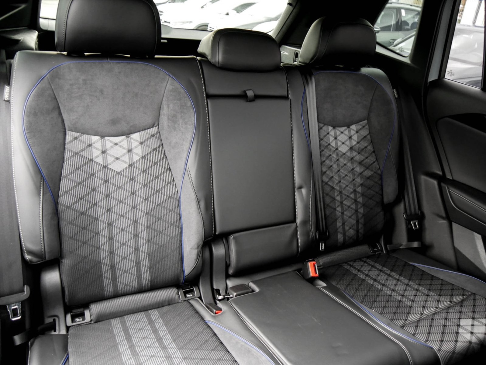 Volkswagen Tiguan 2.0 R-LINE 4X4 NEUESMODELL AHK 360CAM 20Z