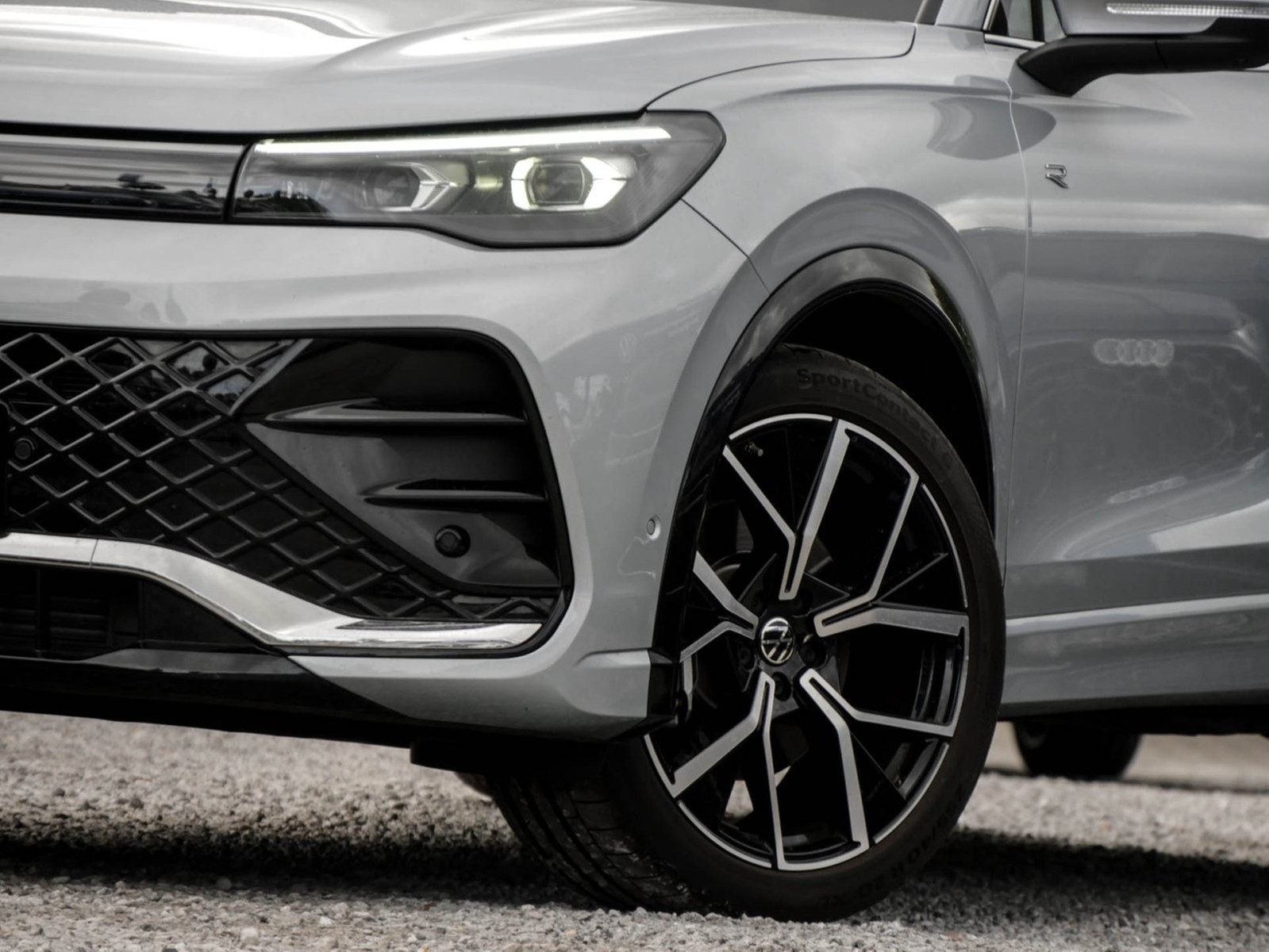 Volkswagen Tiguan 2.0 R-LINE 4X4 NEUESMODELL AHK 360CAM 20Z