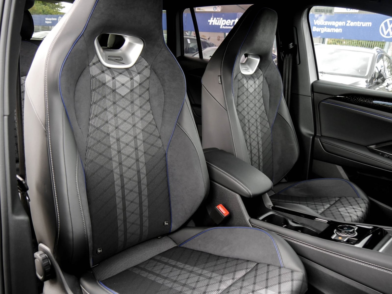 Volkswagen Tiguan 2.0 R-LINE 4X4 NEUESMODELL AHK 360CAM 20Z