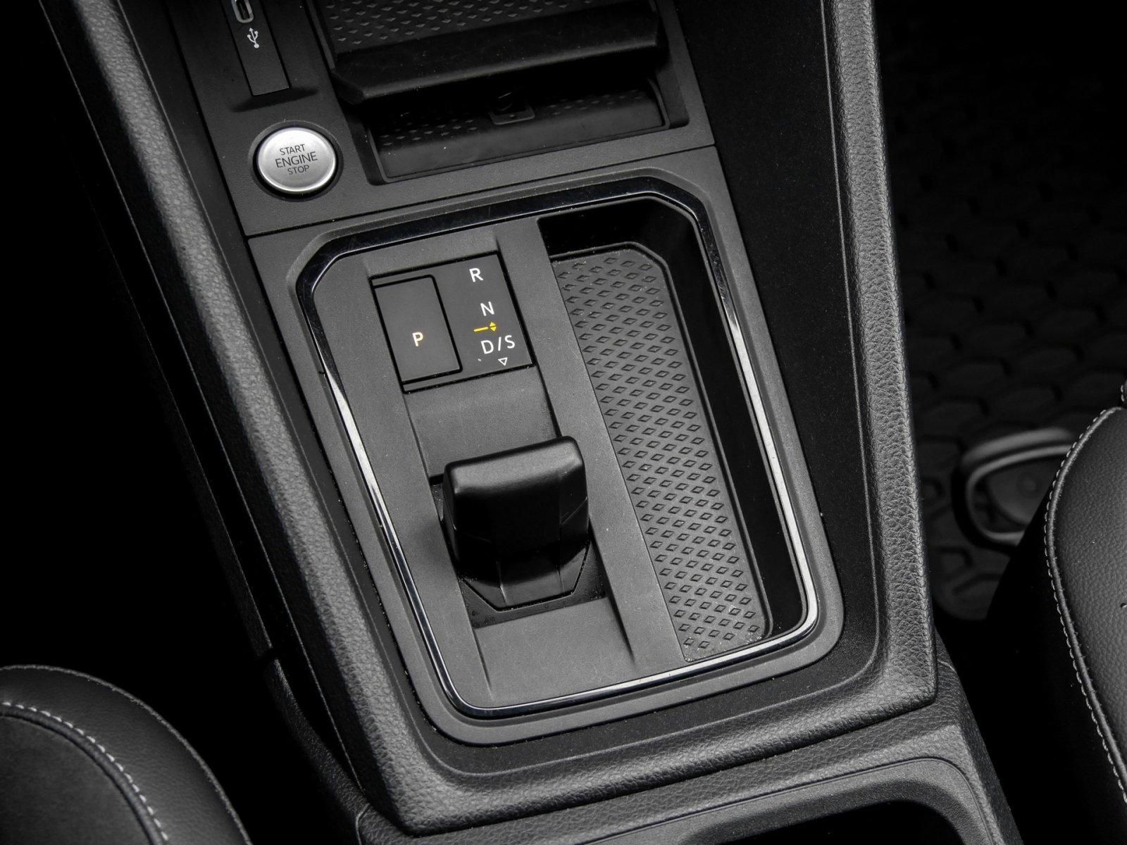 Volkswagen Caddy Maxi 2.0 EDITION 7SITZE AHK CAM ACC LM17