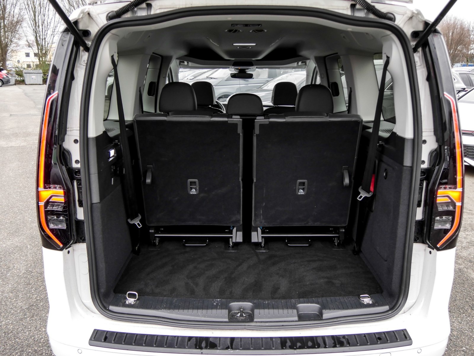 Volkswagen Caddy Maxi 2.0 EDITION 7SITZE AHK CAM ACC LM17