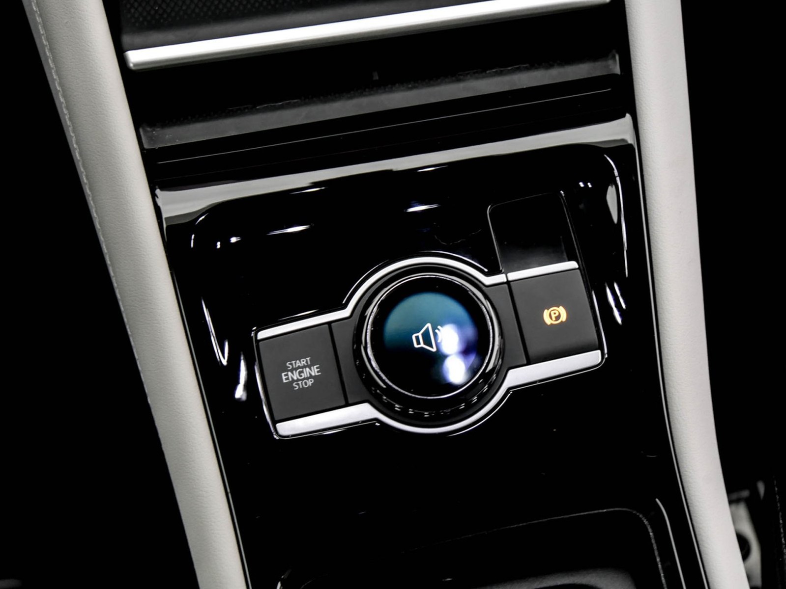 Volkswagen Tiguan 1.5 HYBRID ELEGANCE NEUES MODELL AHK LM18