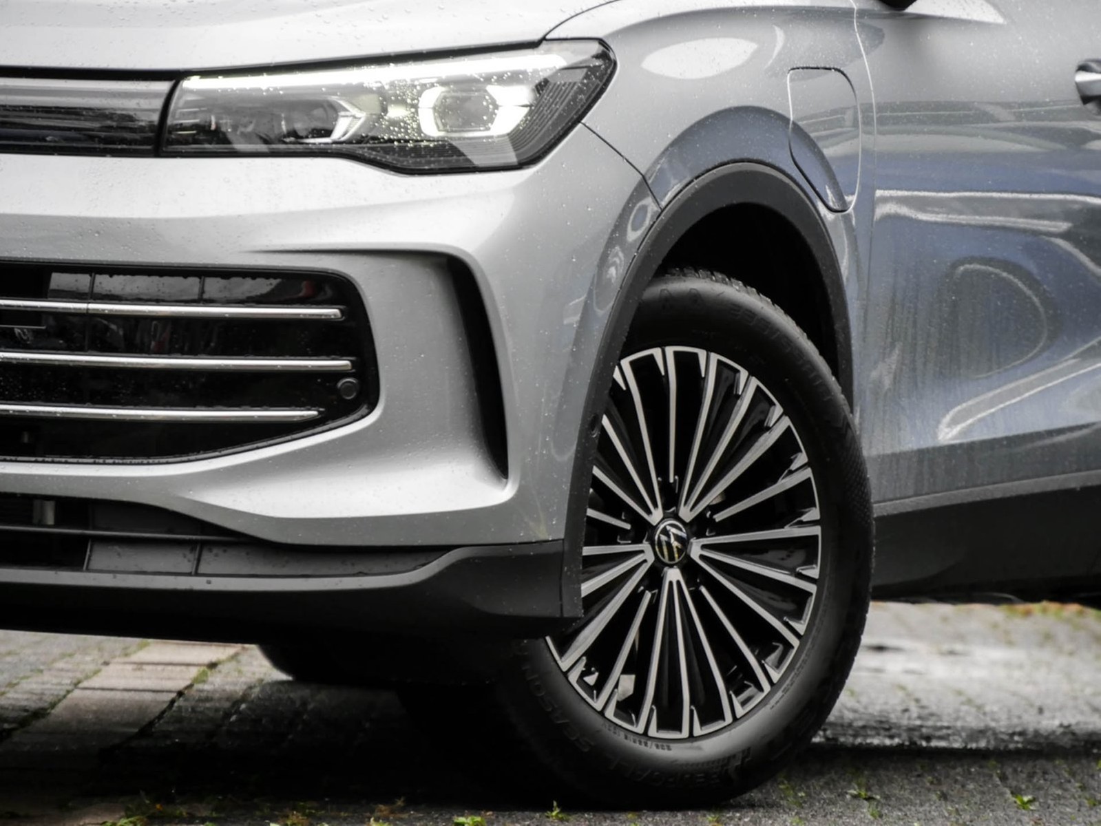 Volkswagen Tiguan 1.5 HYBRID ELEGANCE NEUES MODELL AHK LM18