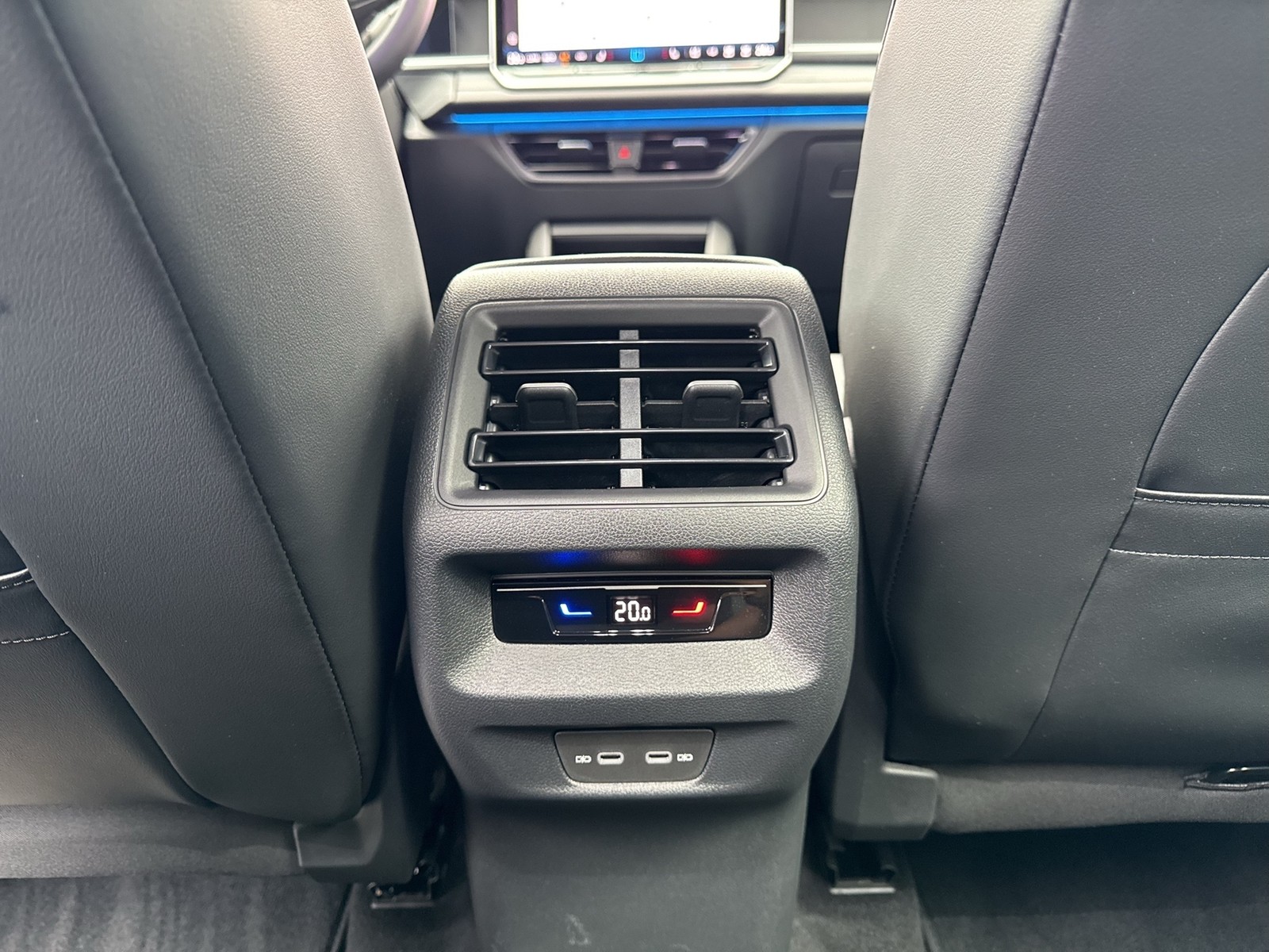 Volkswagen Tayron 2.0 LIFE AHK CAM ACC LM18 HEAD-UP NAVI