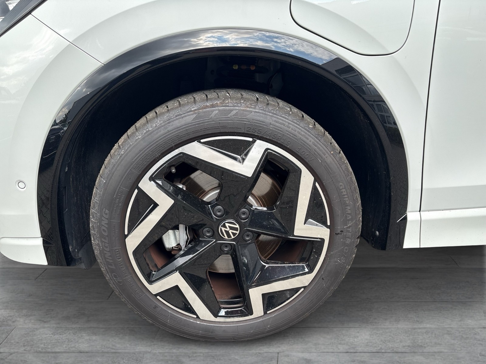 Volkswagen Tiguan 1.5 HYBRID R-LINE AHK CAM ACC LM19 NAVI