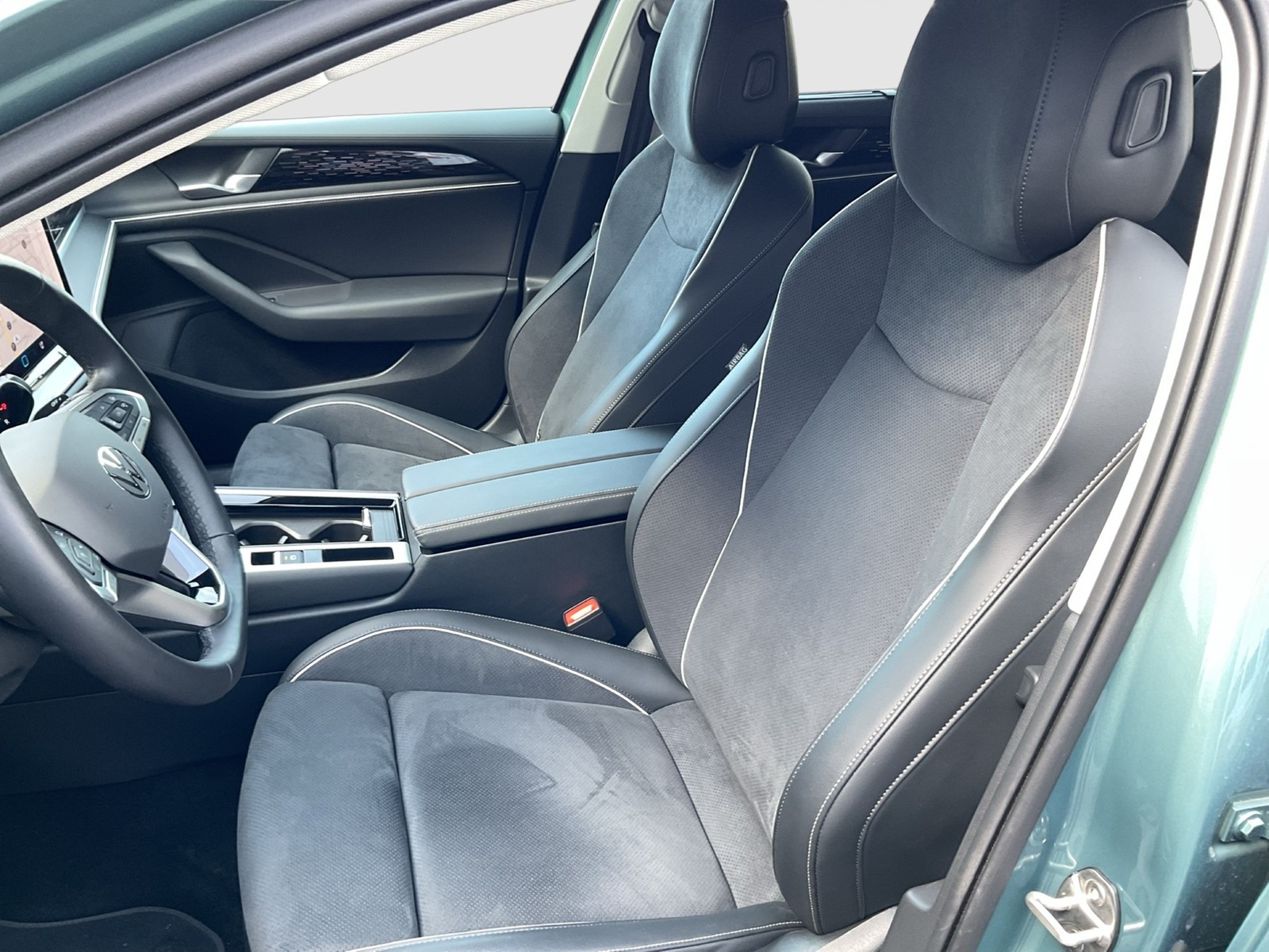 Volkswagen Passat Variant 1.5 HYBRID ELEGANCE AHK 360°CAM