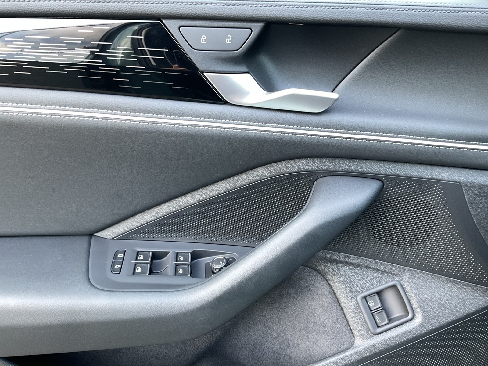 Volkswagen Passat Variant 1.5 HYBRID ELEGANCE AHK 360°CAM