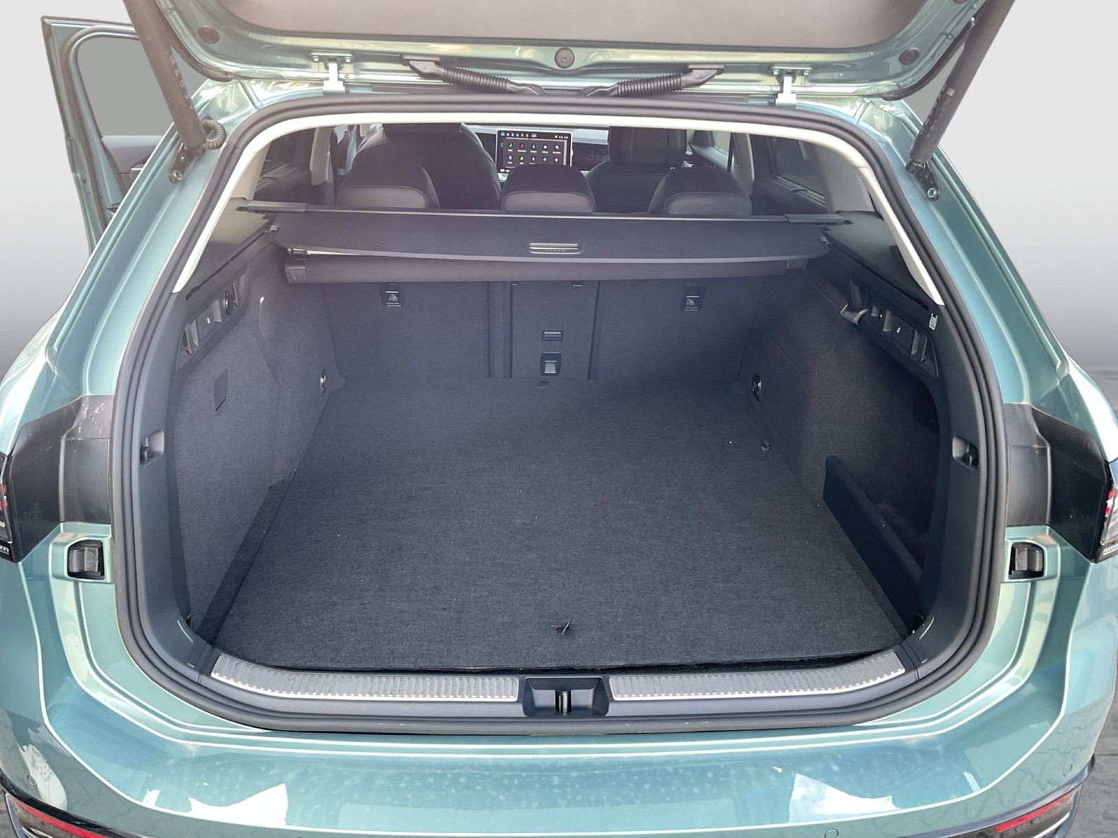 Volkswagen Passat Variant 1.5 HYBRID ELEGANCE AHK 360°CAM