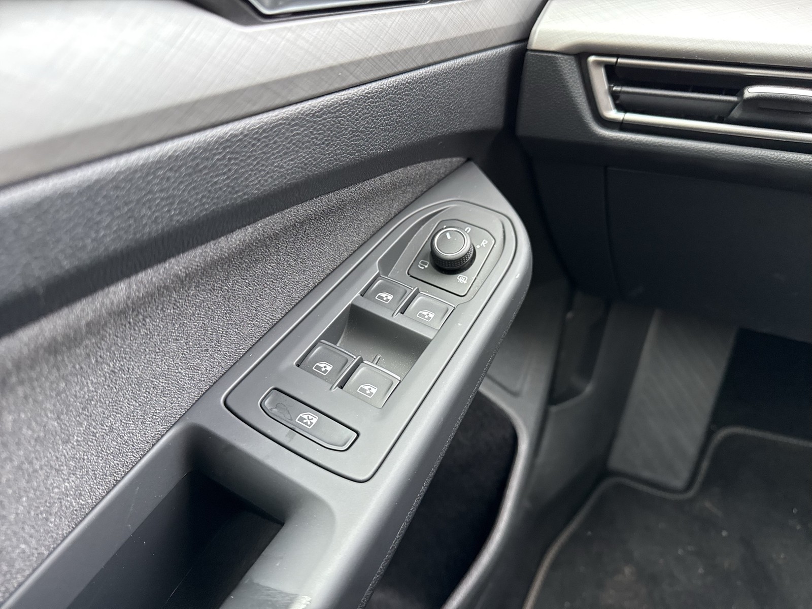 Volkswagen Golf Variant VIII 2.0 LIFE CAM ACC HEAD-UP NAVI