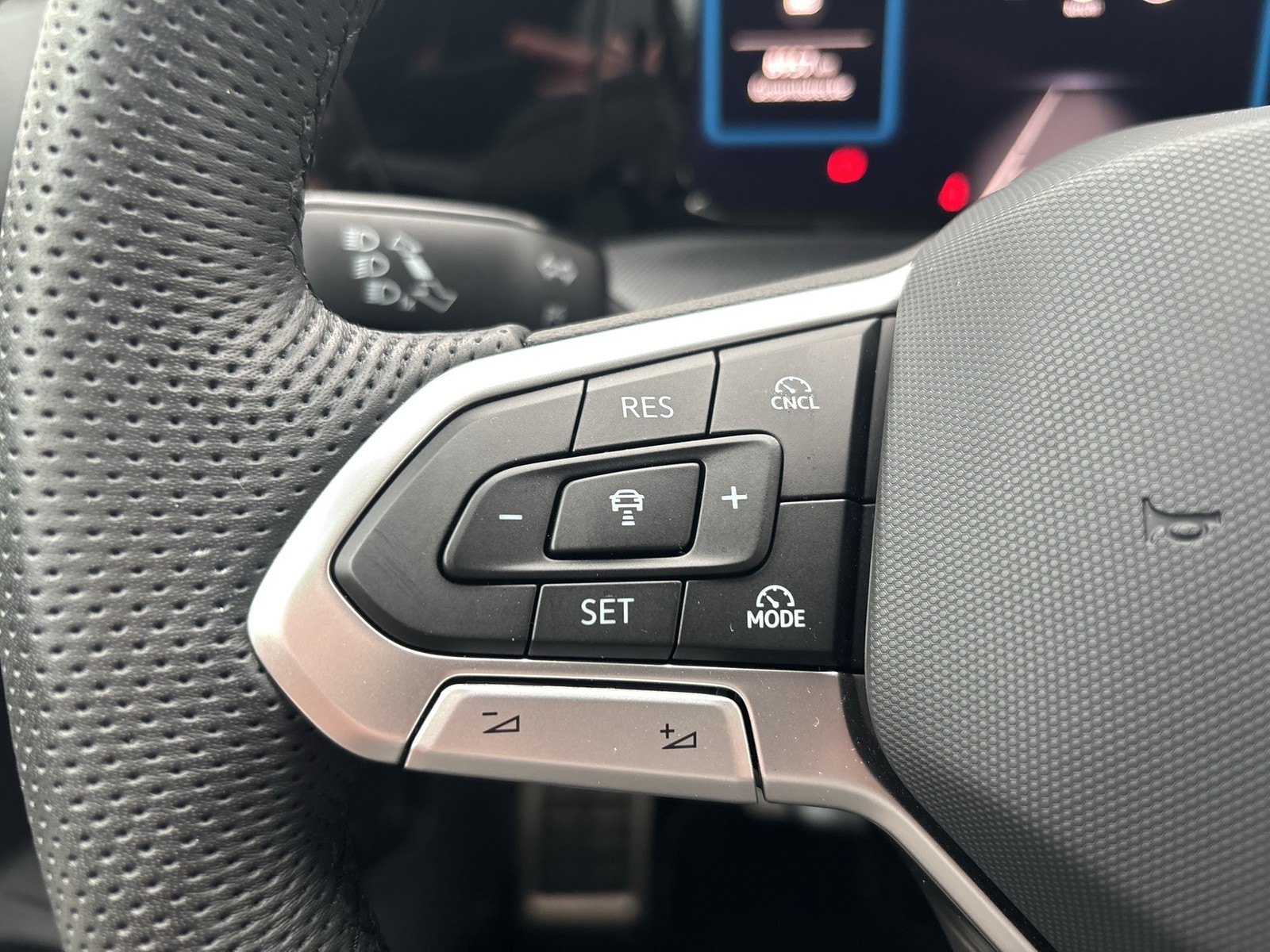 Volkswagen Golf VIII 1.5 R-LINE FACELIFT 360°CAM ACC LM17