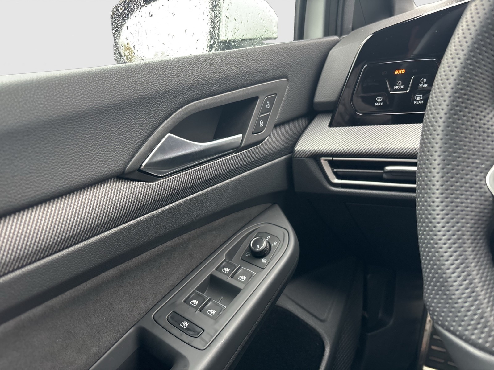 Volkswagen Golf VIII 1.5 R-LINE FACELIFT 360°CAM ACC LM17