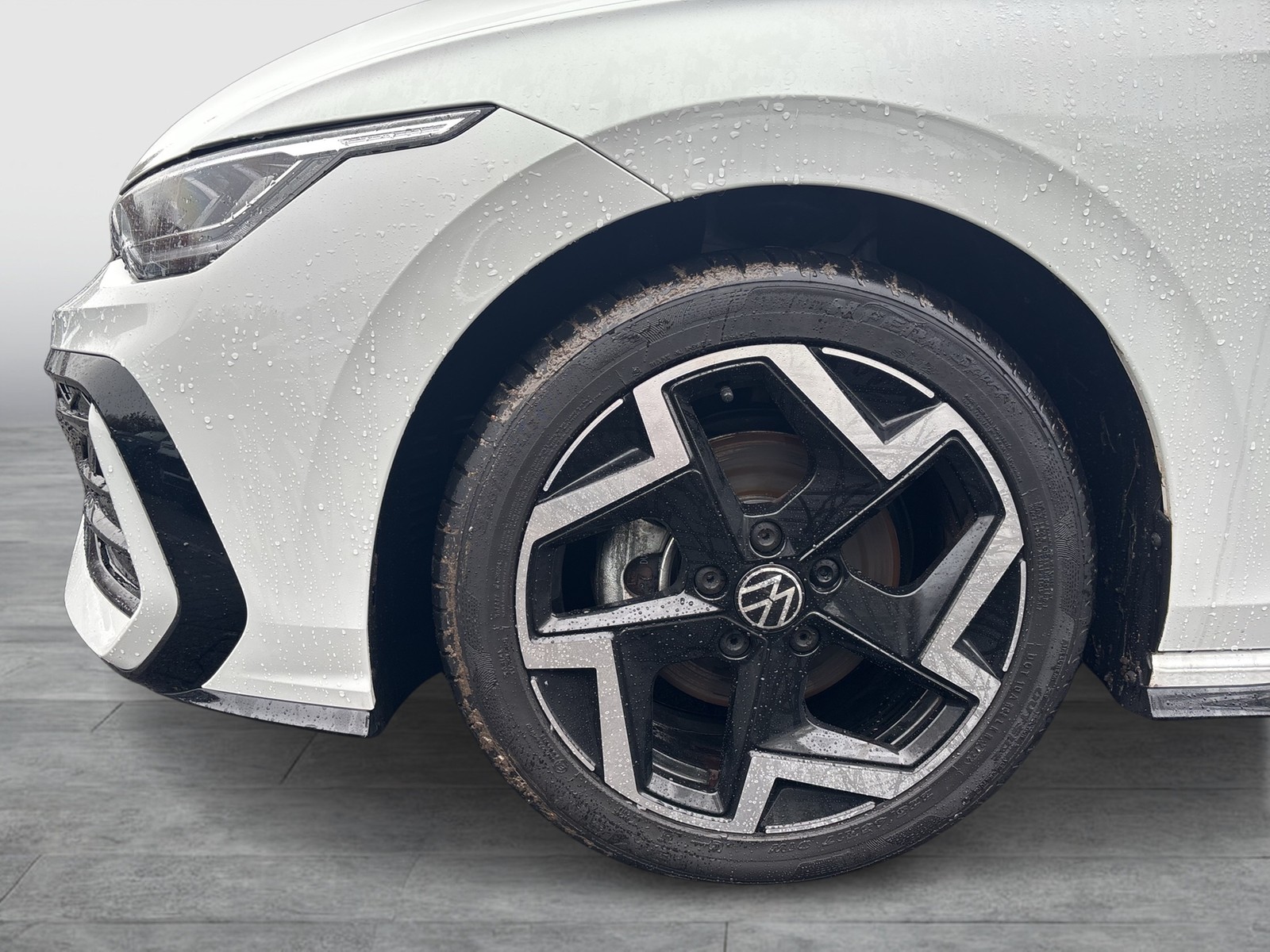 Volkswagen Golf VIII 1.5 R-LINE FACELIFT 360°CAM ACC LM17