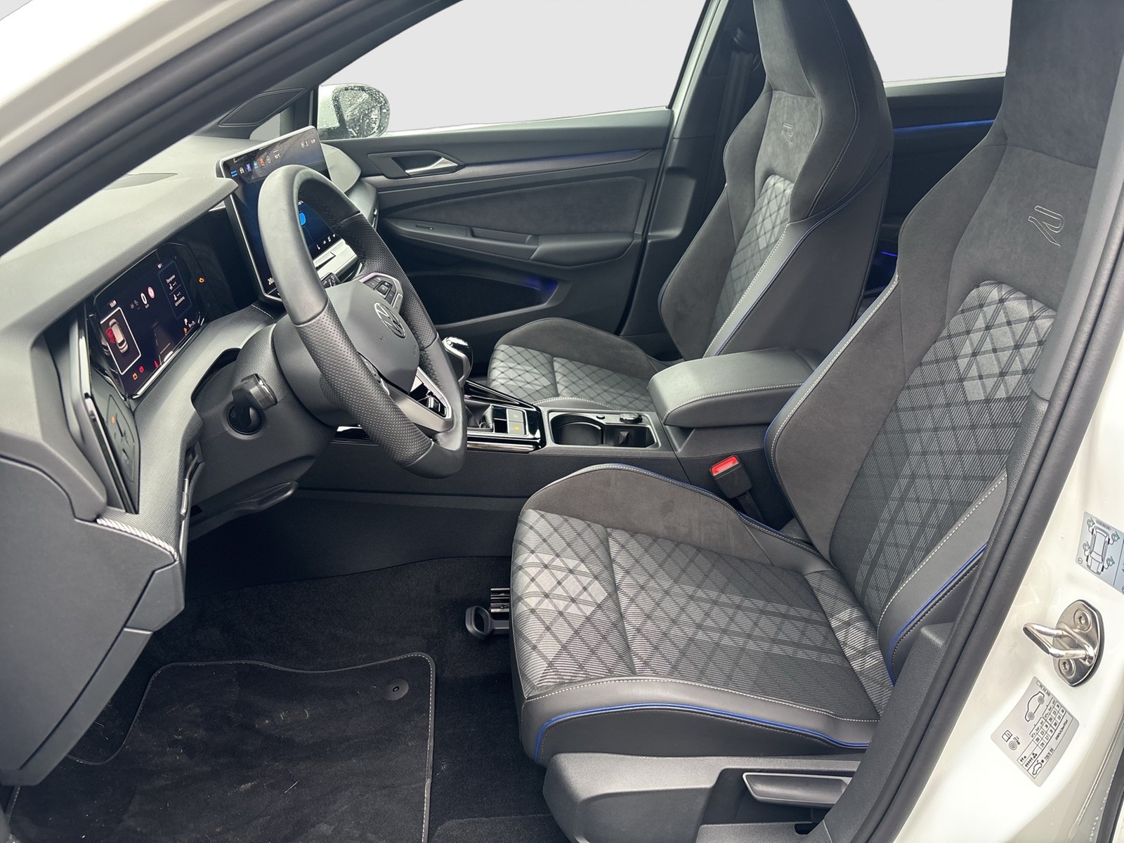 Volkswagen Golf VIII 1.5 R-LINE FACELIFT 360°CAM ACC LM17