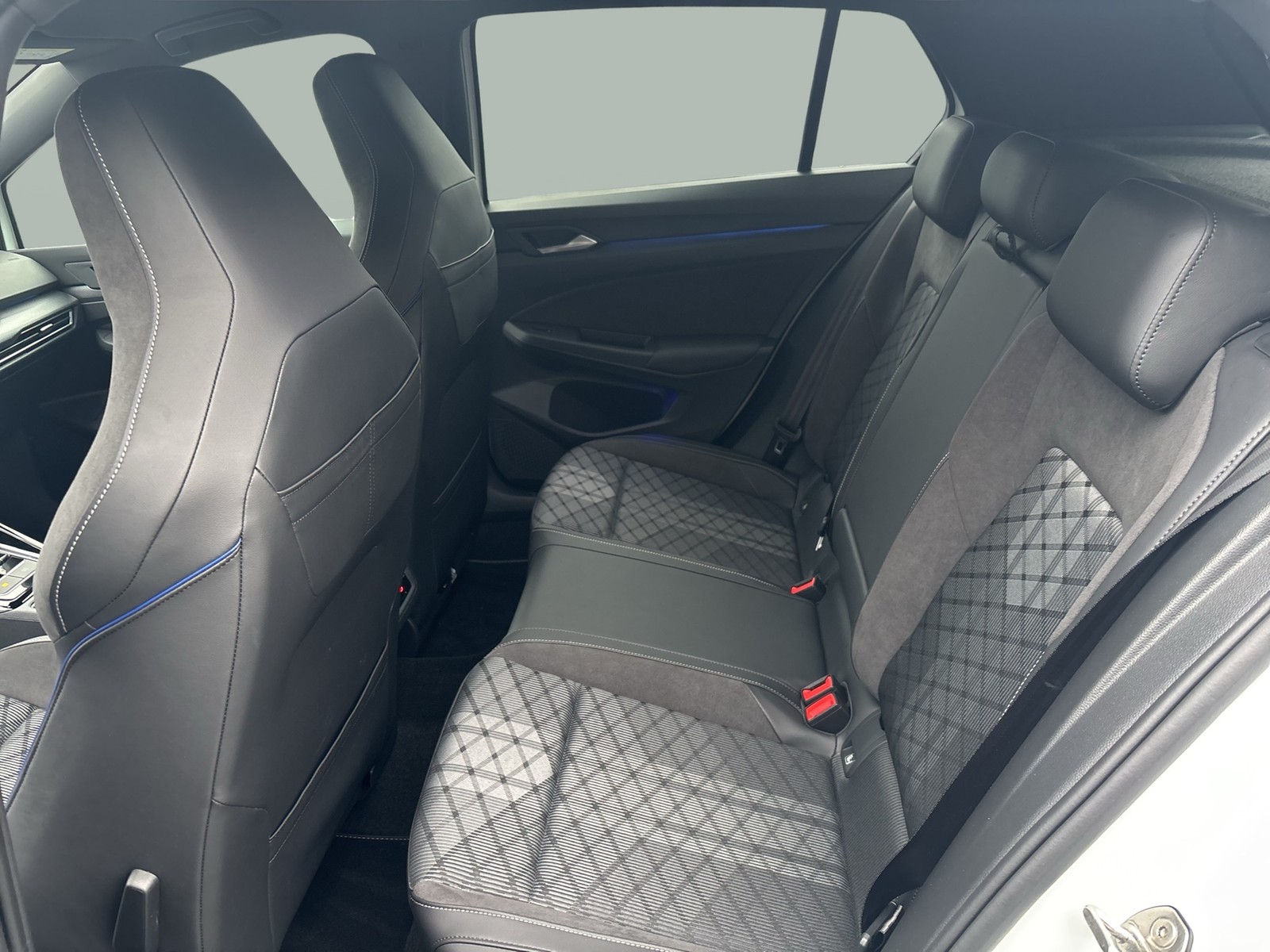 Volkswagen Golf VIII 1.5 R-LINE FACELIFT 360°CAM ACC LM17