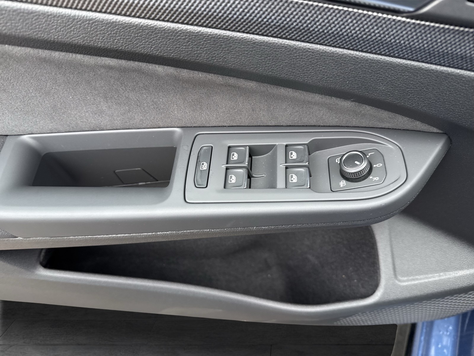 Volkswagen Golf VIII 1.5 R-LINE FACELIFT AHK CAM ACC LM17