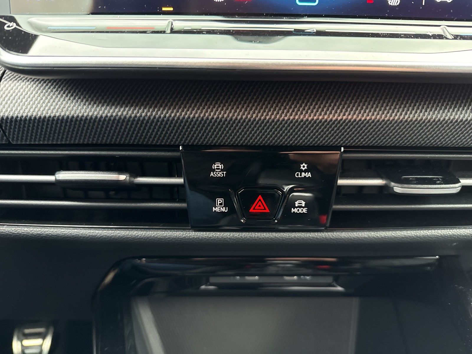 Volkswagen Golf VIII 1.5 R-LINE FACELIFT AHK CAM ACC LM17