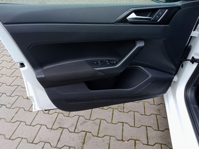 Volkswagen Polo 1.0 LIFE NAVI LED SITZHEIZUNG CARPLAY DAB+