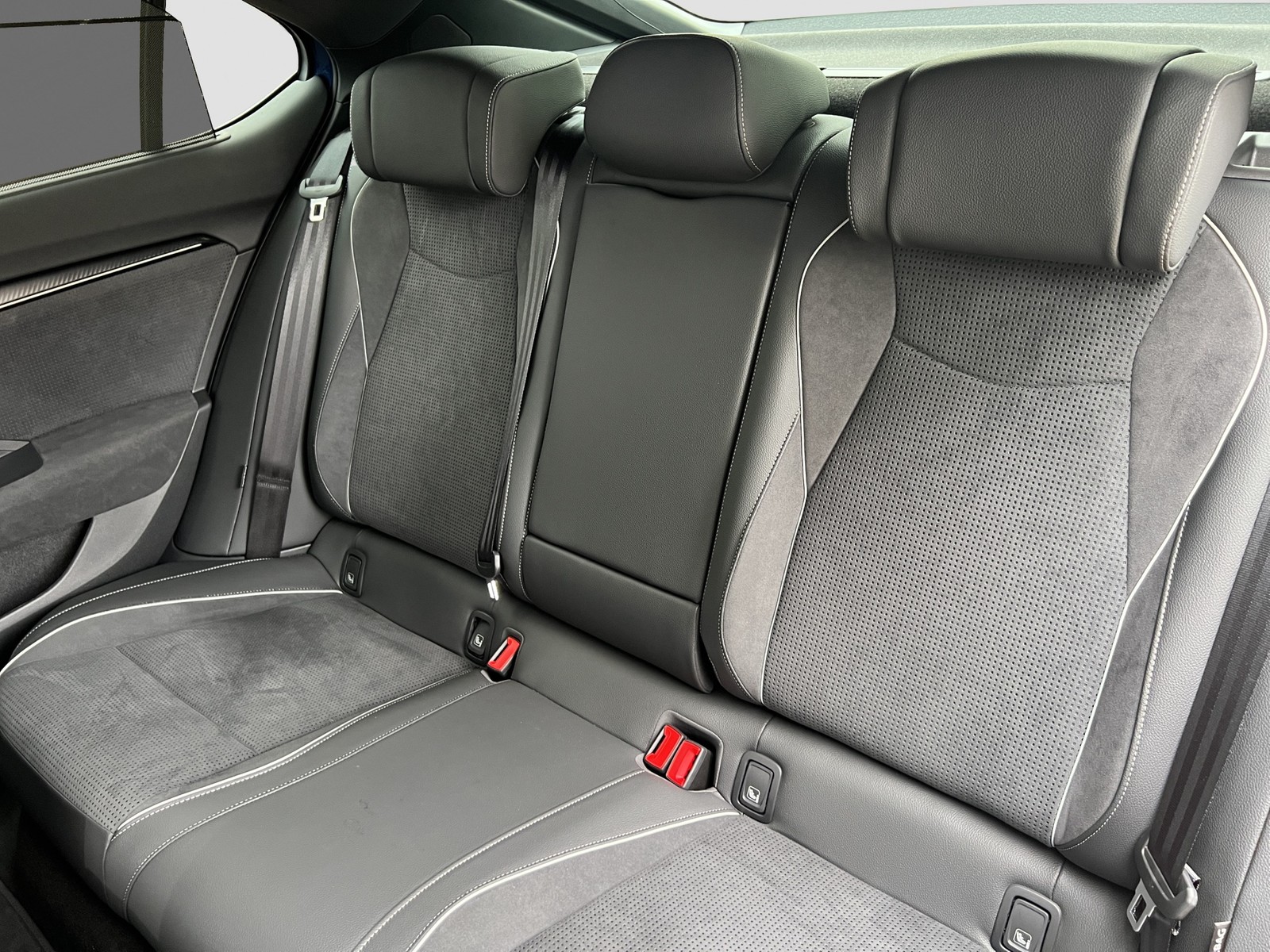 Skoda Superb 1.5 iV SPORTLINE AHK 360°CAM LM19 EKLAPPE