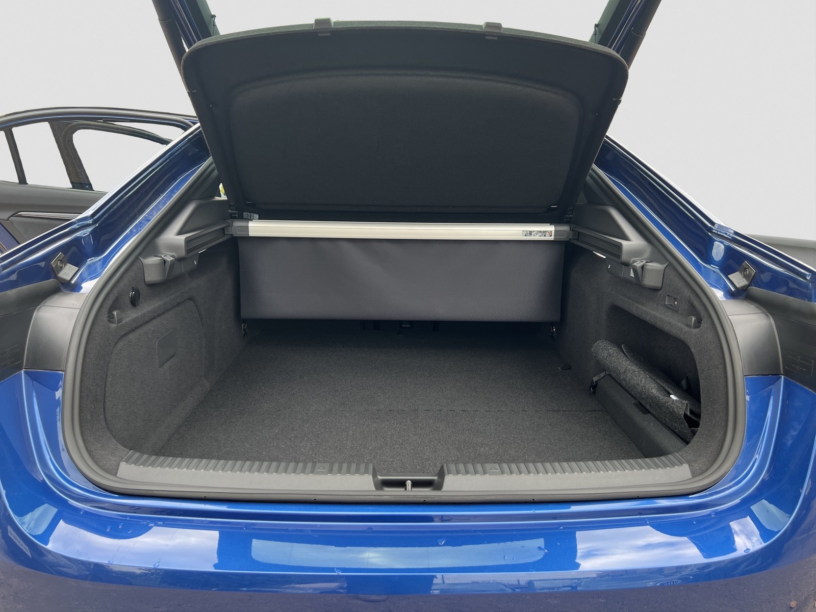 Skoda Superb 1.5 iV SPORTLINE AHK 360°CAM LM19 EKLAPPE