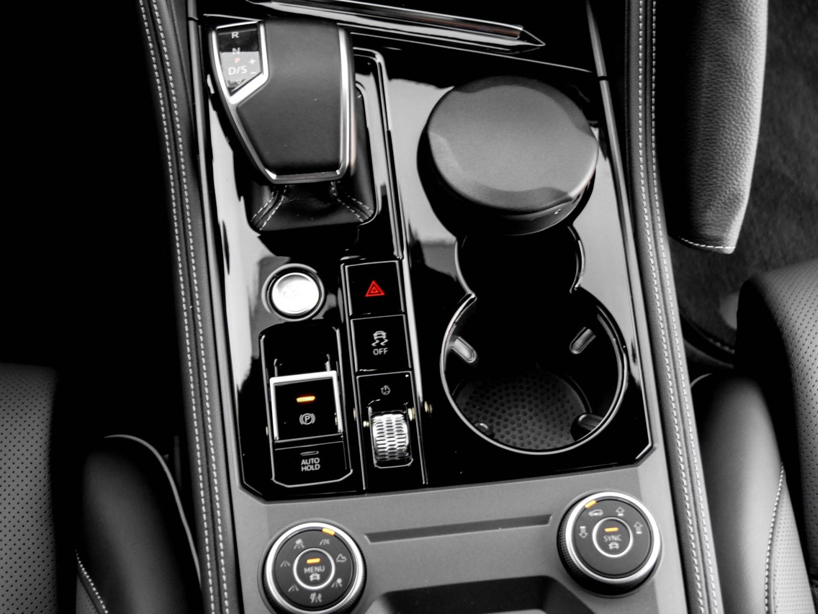 Volkswagen Touareg V6 R-LINE NEUES MODELL STANDHZ. AHK CAM