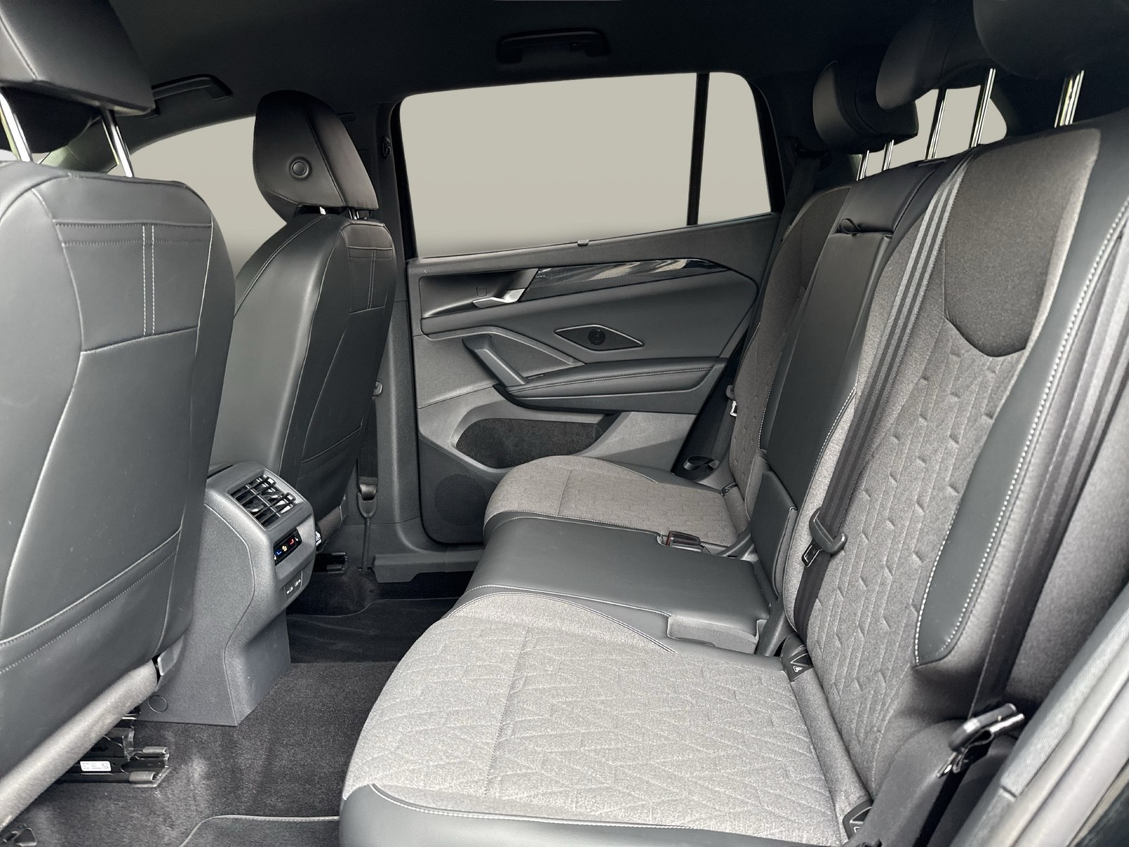 Volkswagen Tayron 1.5 eTSI LIFE STANDHZ. CAM ACC LM18 NAVI