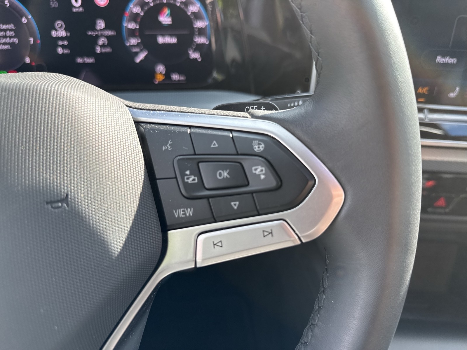 Volkswagen Golf Variant VIII 1.5 eTSI ENERGY CAM ACC NAVI