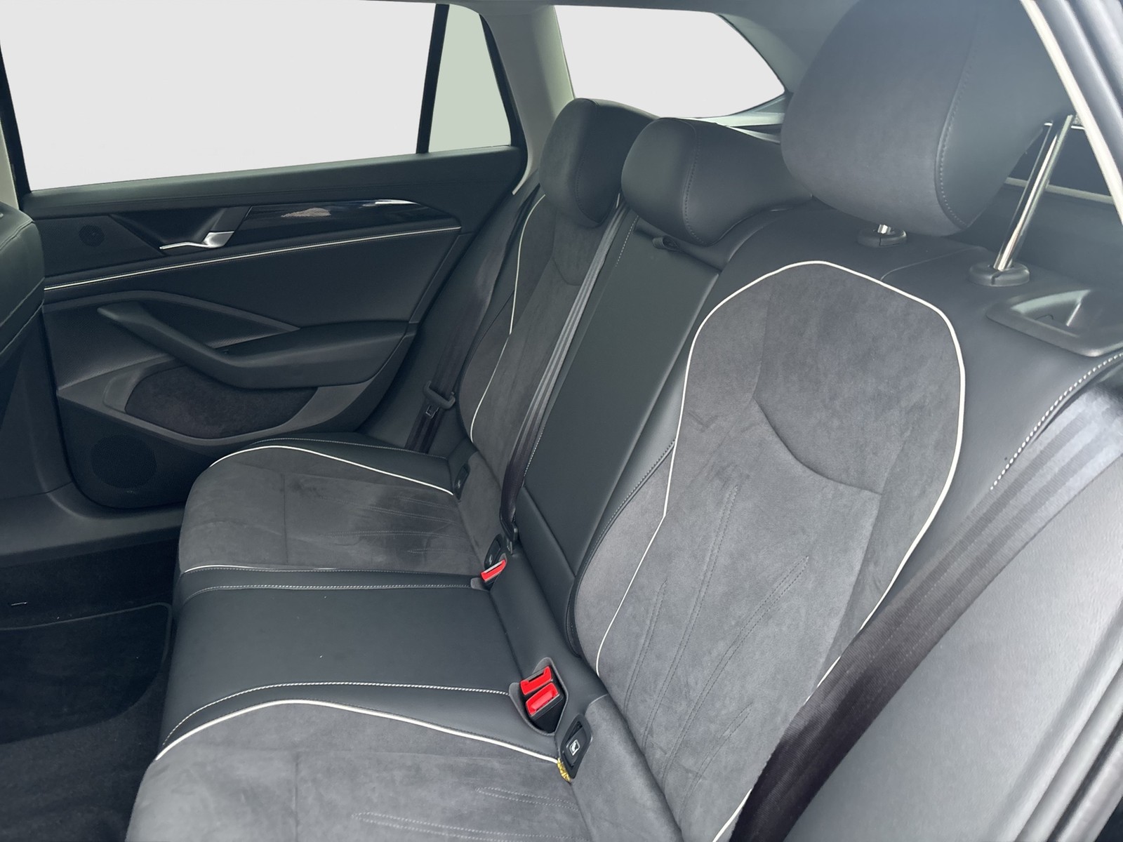 Volkswagen Passat Variant 1.5 HYBRID BUSINESS NEUES MODELL