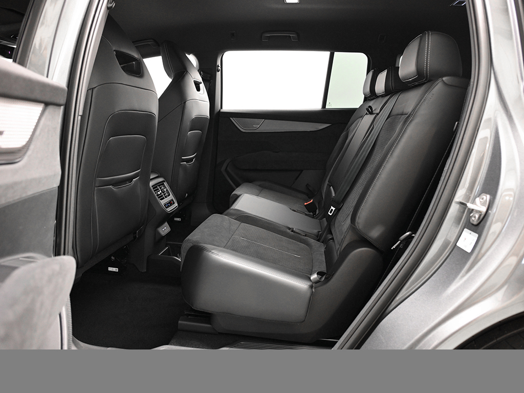 Skoda Peaq 90x SPORTLINE 4X4 AHK eSITZE MATRIXLED LM20