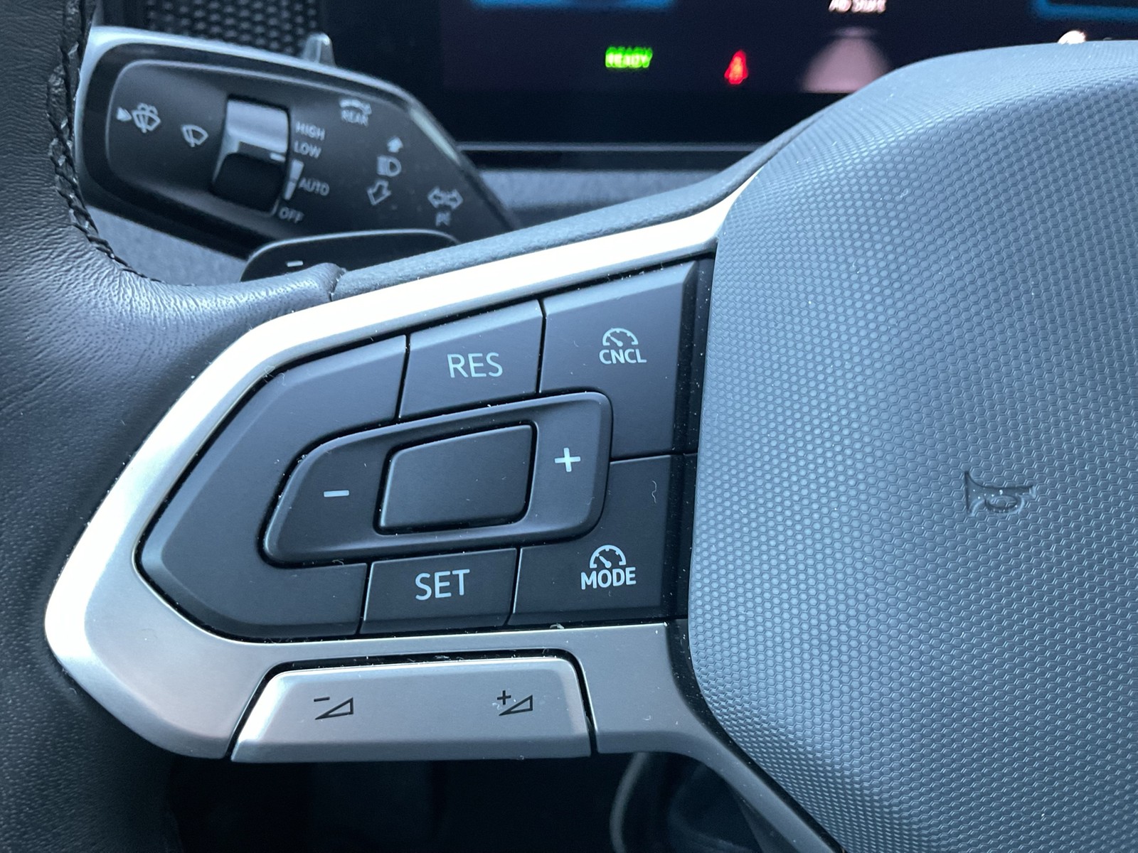 Volkswagen Tiguan 1.5 eTSI NEUES MODELL AHK CAM NAVI SITZHZ