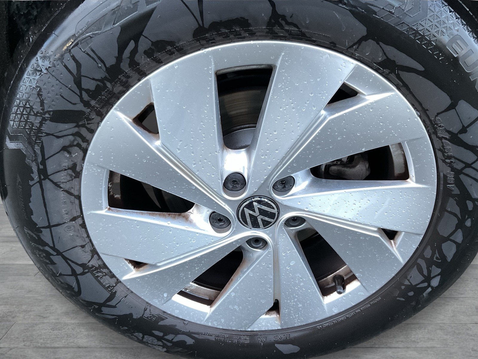 Volkswagen Tiguan 1.5 eTSI NEUES MODELL AHK CAM NAVI SITZHZ