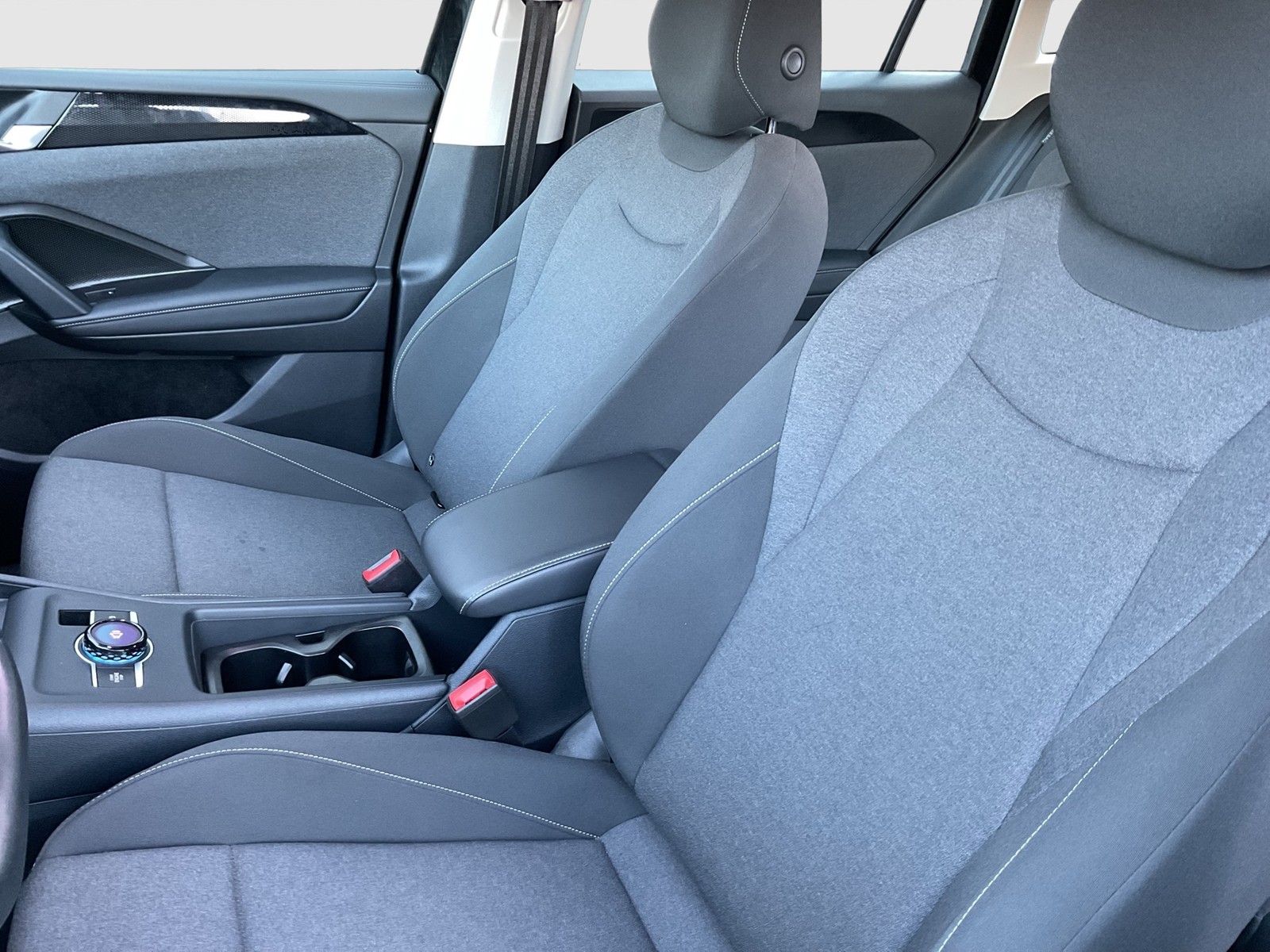 Volkswagen Tiguan 1.5 eTSI NEUES MODELL AHK CAM NAVI SITZHZ