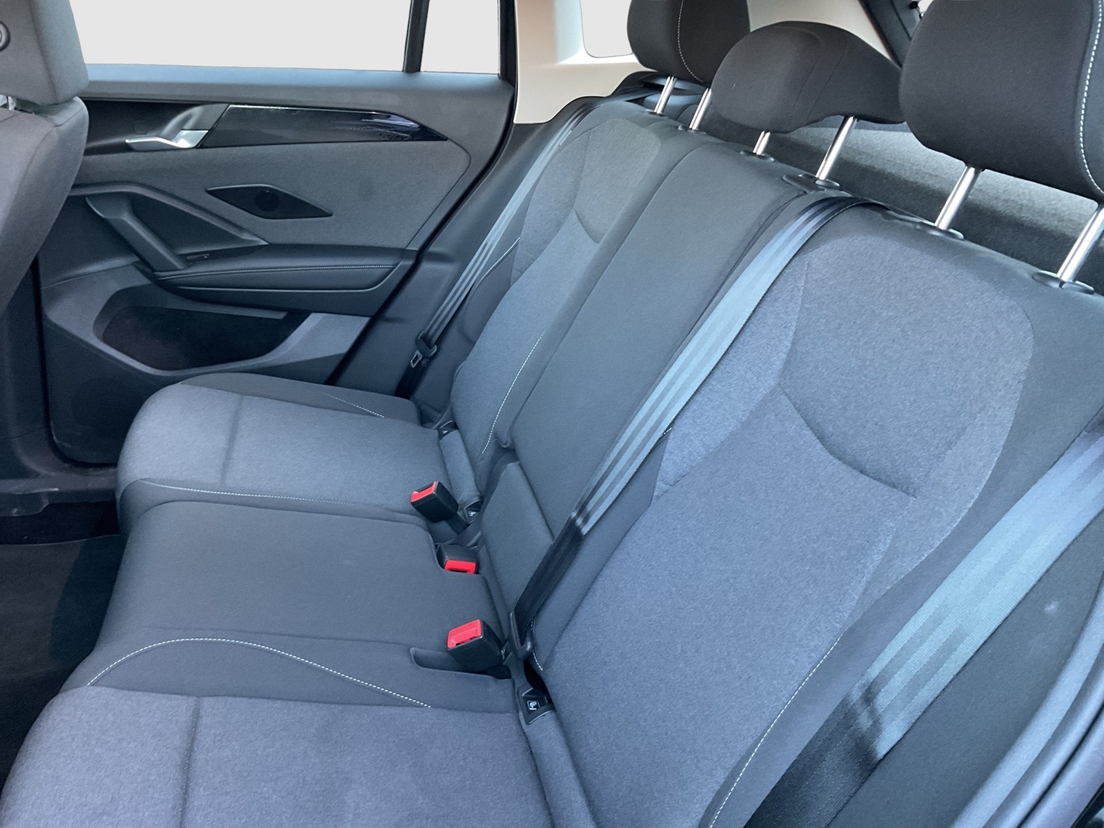 Volkswagen Tiguan 1.5 eTSI NEUES MODELL AHK CAM NAVI SITZHZ