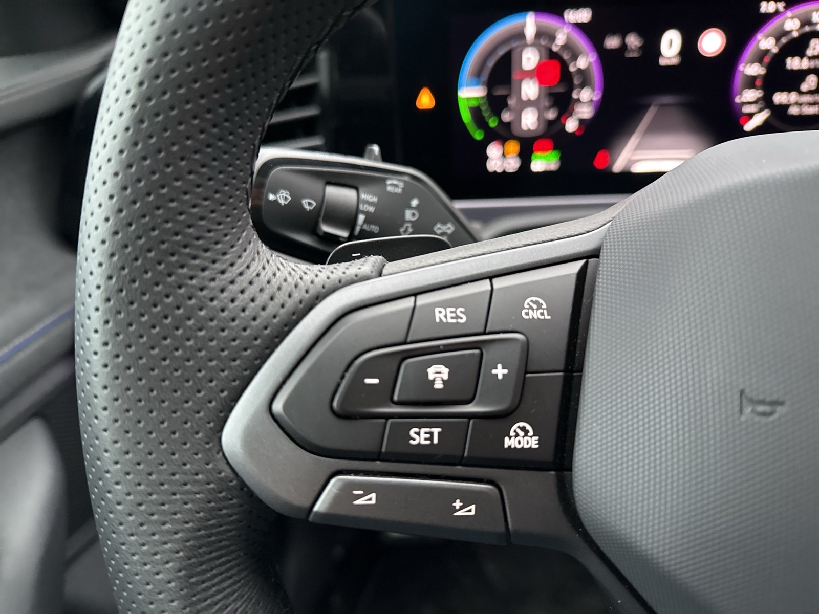 Volkswagen Passat Variant 1.5 HYBRID R-LINE NEUESMODELL AHK