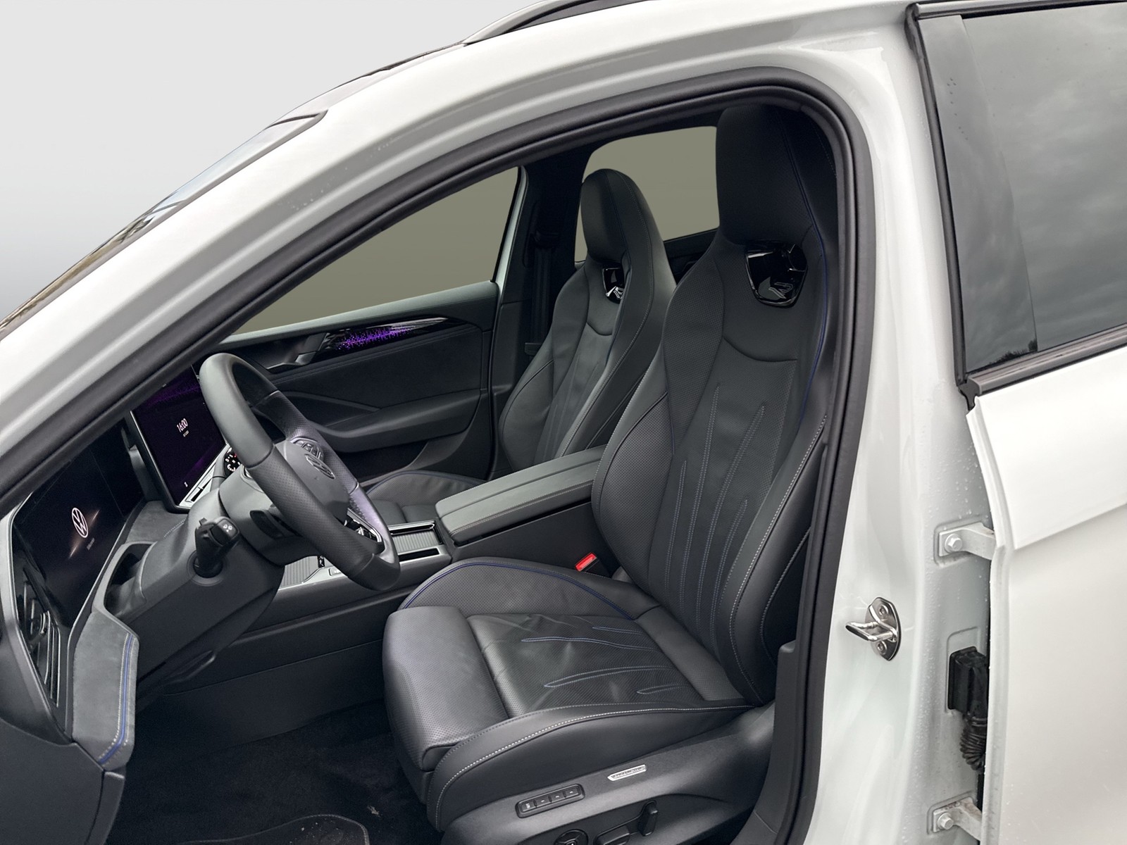 Volkswagen Passat Variant 1.5 HYBRID R-LINE NEUESMODELL AHK