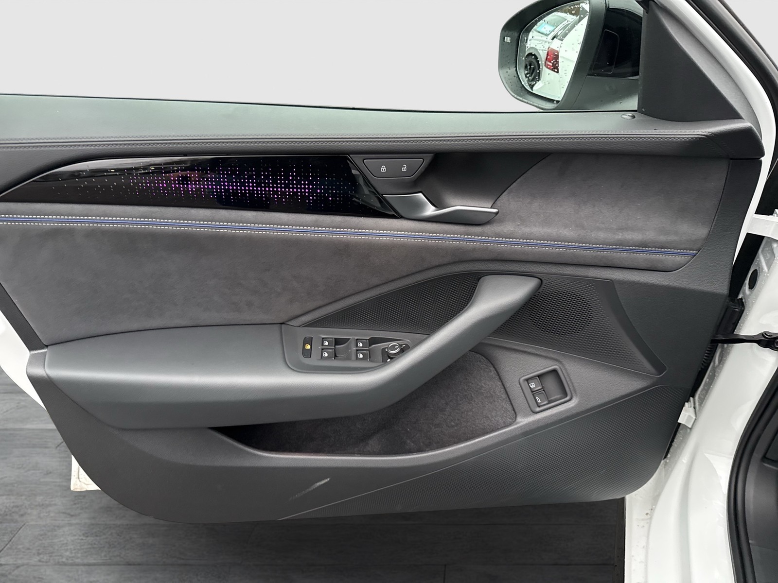 Volkswagen Passat Variant 1.5 HYBRID R-LINE NEUESMODELL AHK