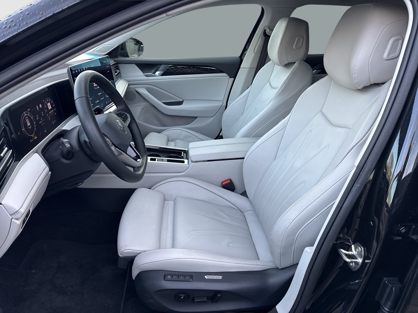 Volkswagen Passat Variant 1.5 HYBRID ELEGANCE NEUES MODELL