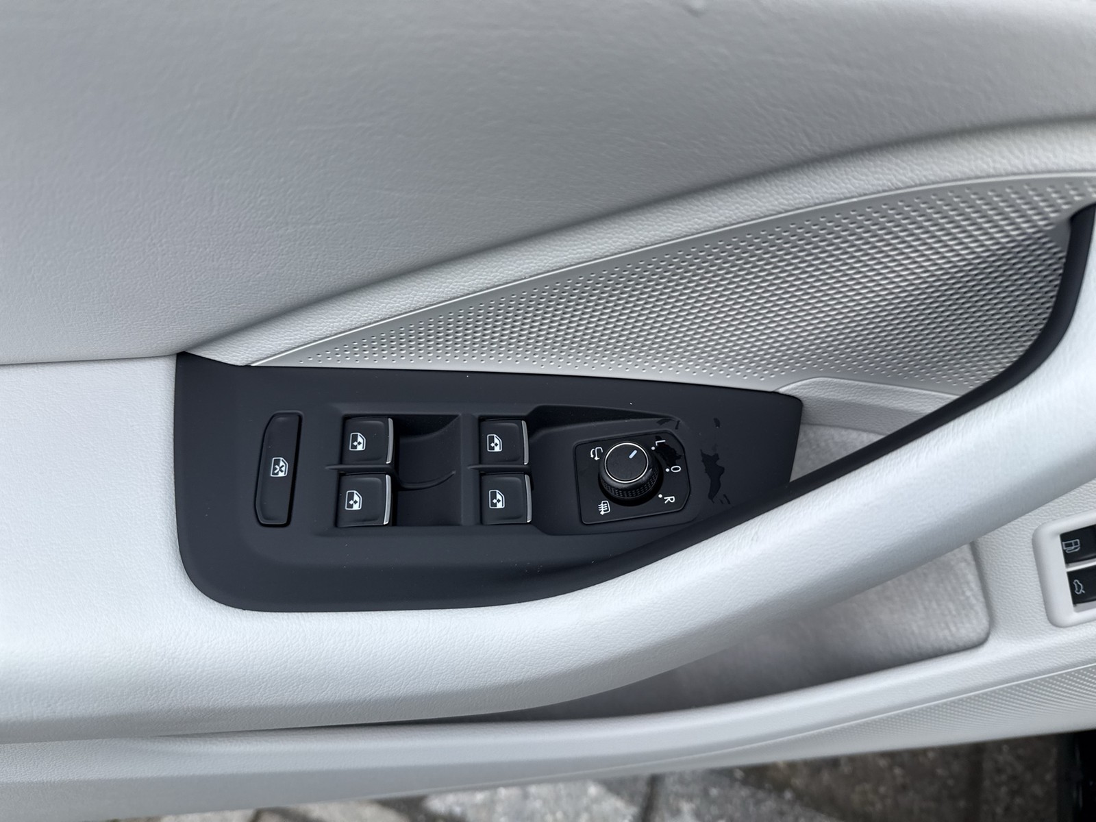 Volkswagen Passat Variant 1.5 HYBRID ELEGANCE NEUES MODELL