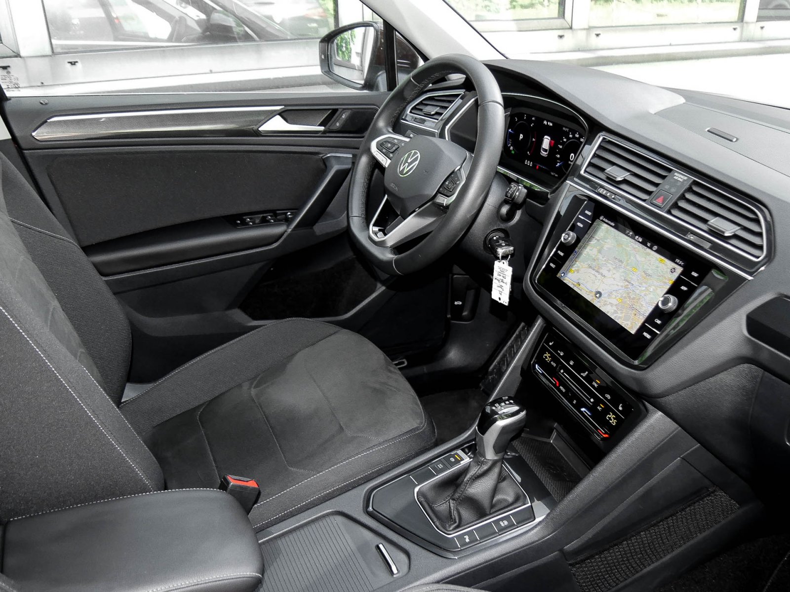 Volkswagen Tiguan 2.0 ELEGANCE PANO KAMERA HEAD-UP AHK ACC