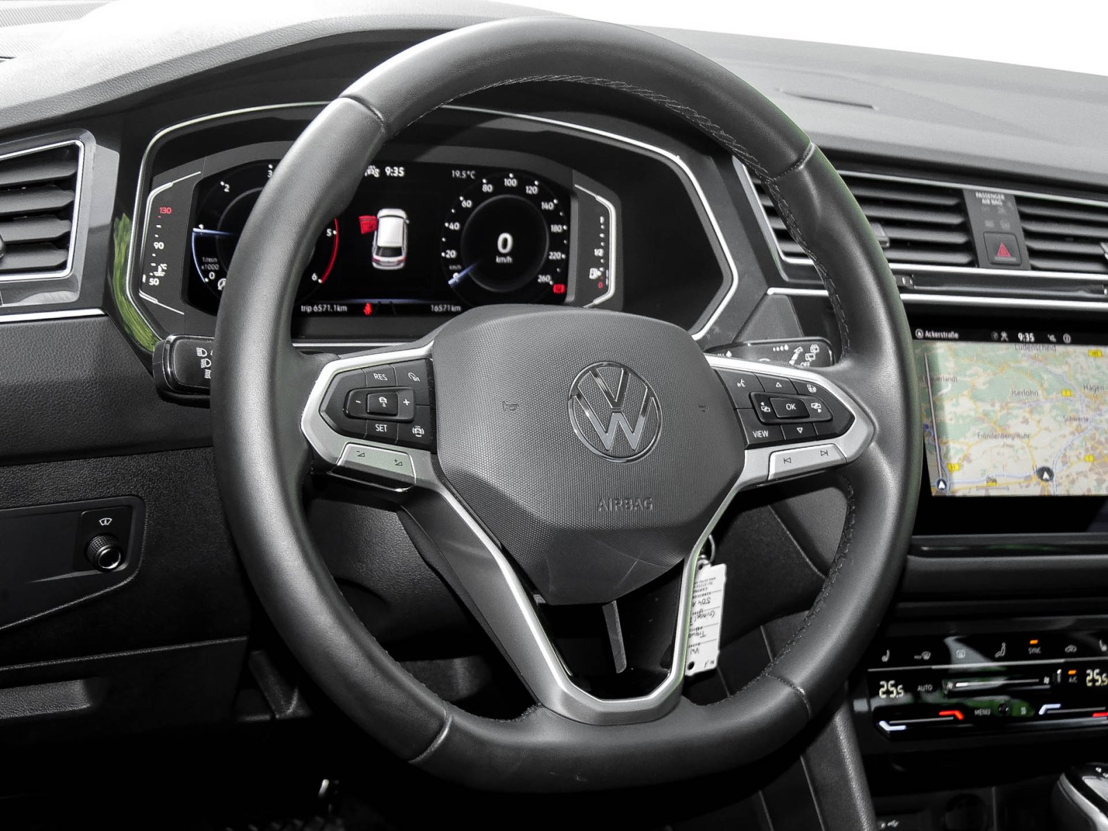Volkswagen Tiguan 2.0 ELEGANCE PANO KAMERA HEAD-UP AHK ACC