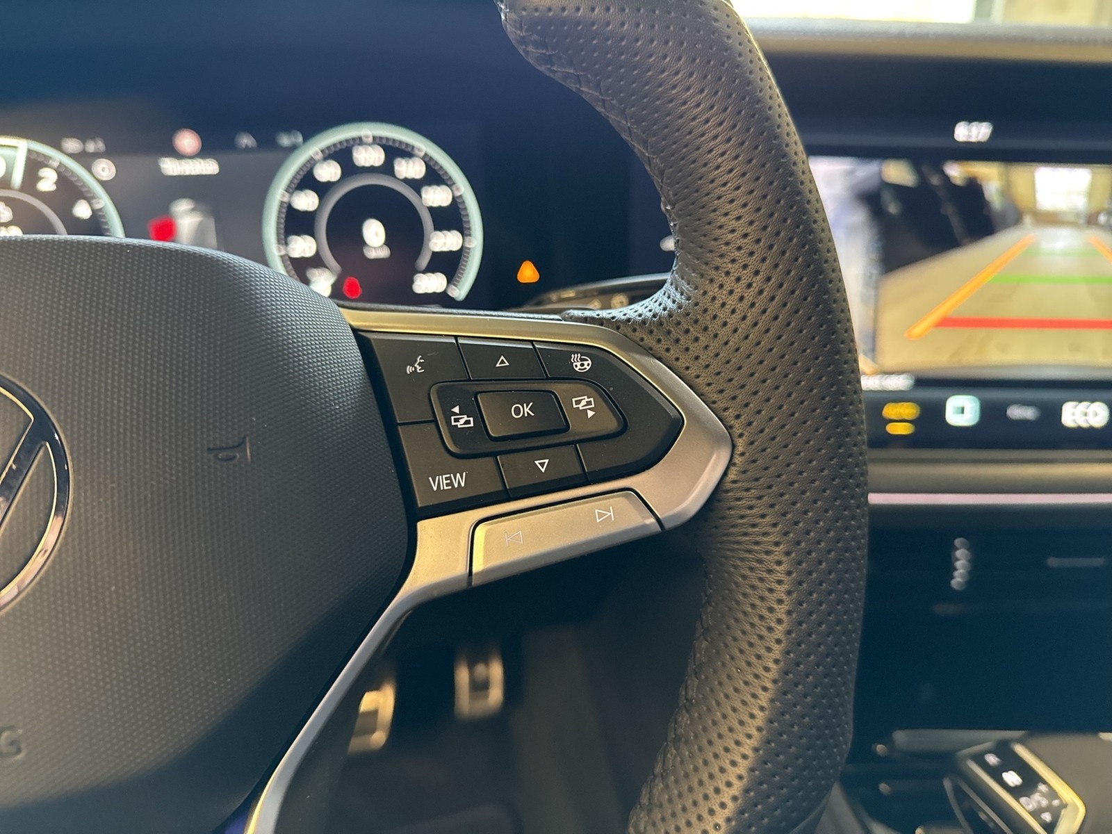 Volkswagen Touareg HYBRID R DYNAUDIO AHK 360°CAM ACC LM21