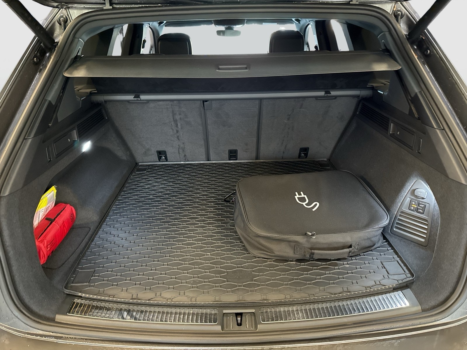 Volkswagen Touareg HYBRID R DYNAUDIO AHK 360°CAM ACC LM21
