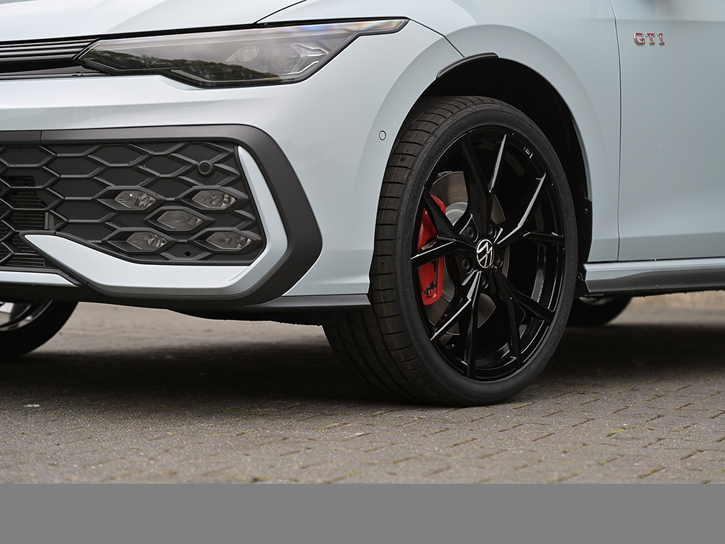 Volkswagen Golf GTI BLACKSTYLE HARMANKARDON PANO